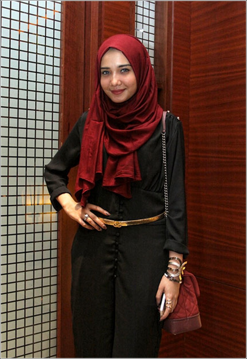fashion style hijab ala zaskia sungkarphoto